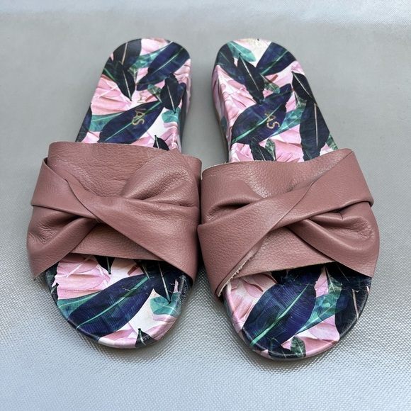 Kaanas Galera Pool Slides - Picture 2 of 4